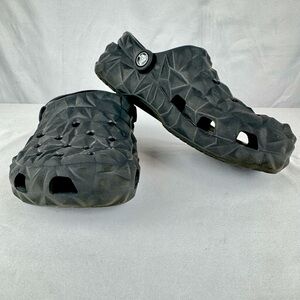 CROCS Classic Geometric Clogs